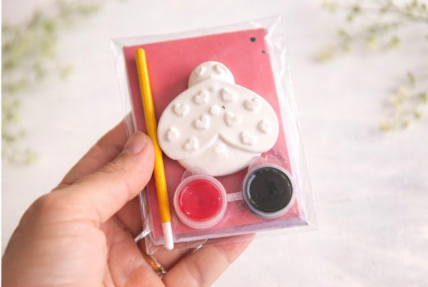 Lady ‘Love’ Bug Shaped Party Bag With 2 paints