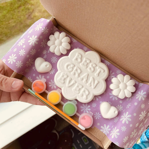 Gran Ornament Craft Box with Flowers, Hearts & 4 paints