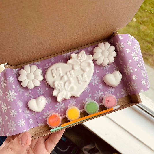 Mum Ornament Craft Box with Flowers, Hearts & 4 paints