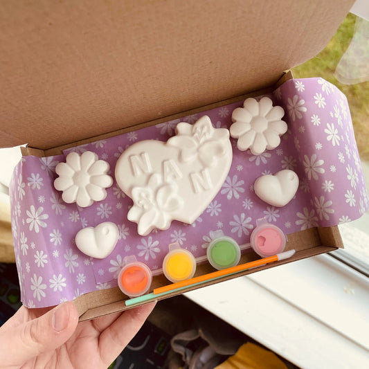 Nan Ornament Craft Box with Flowers, Hearts & 4 paints
